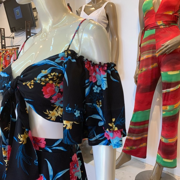 Two Piece set - Picture 2 of 4